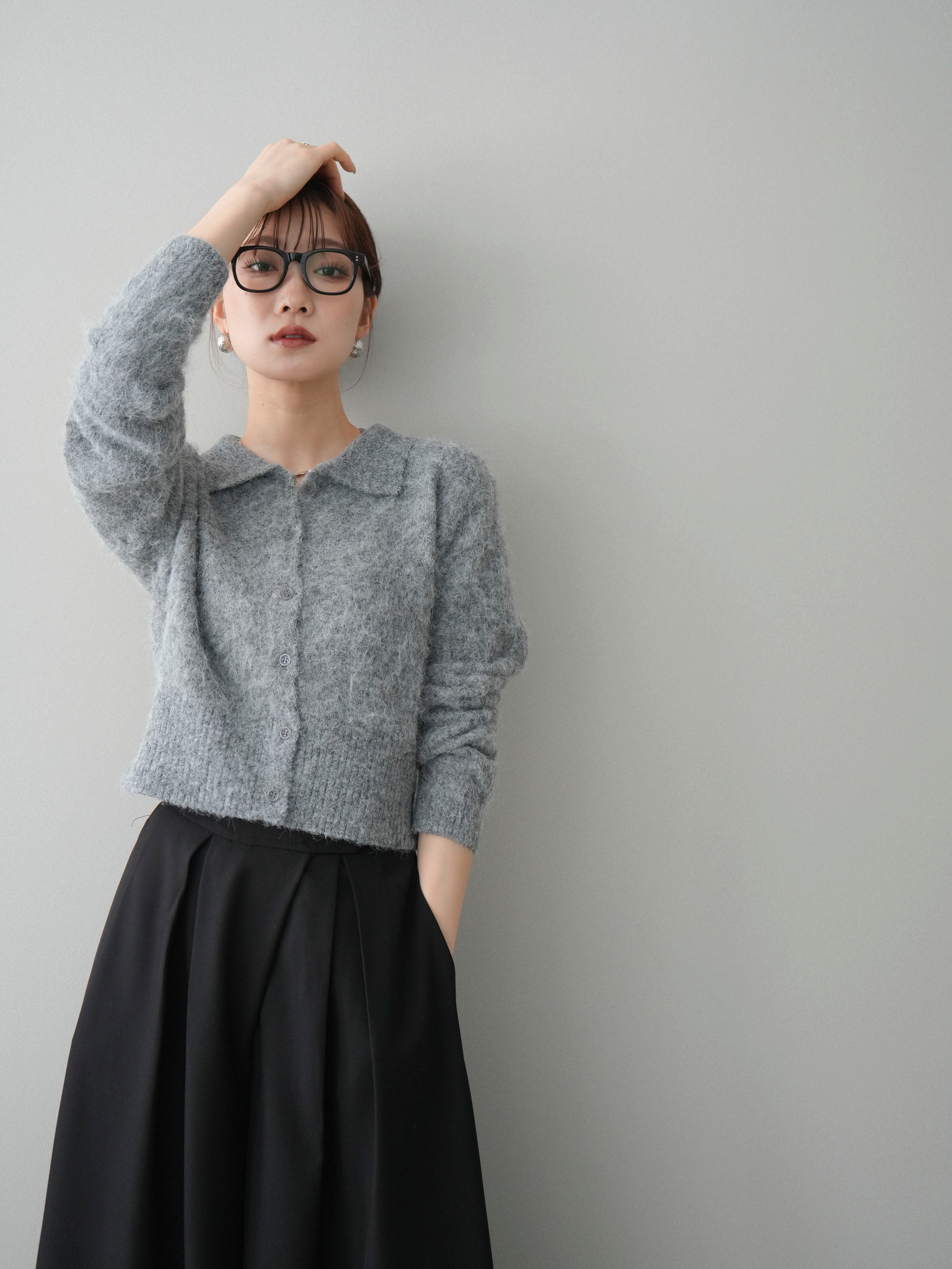 予約]モヘア衿付きボタンプルオーバー/charcoal – Lumier