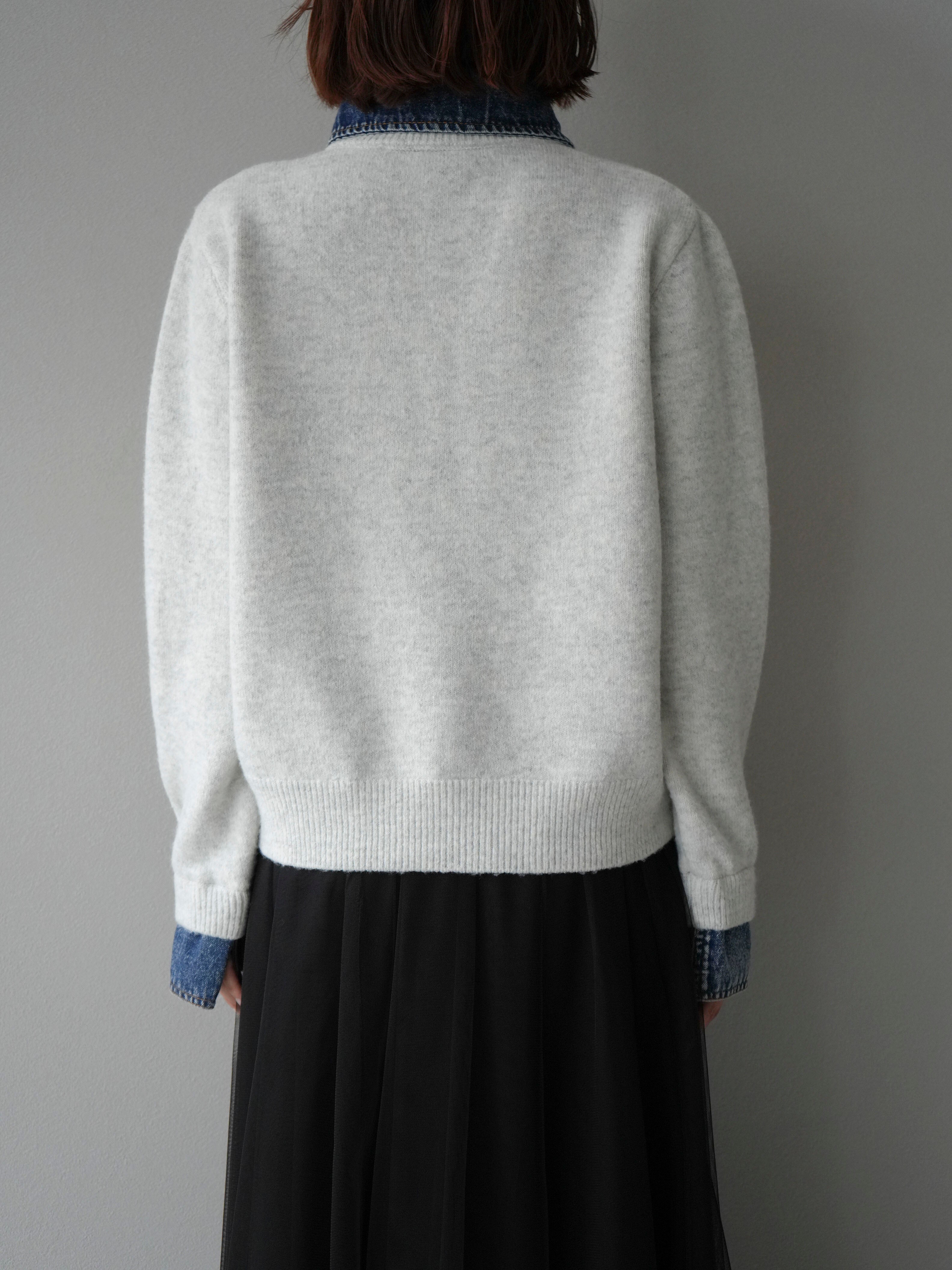 予約]デニム襟ボタンニットカーディガン/オートミール – Lumier