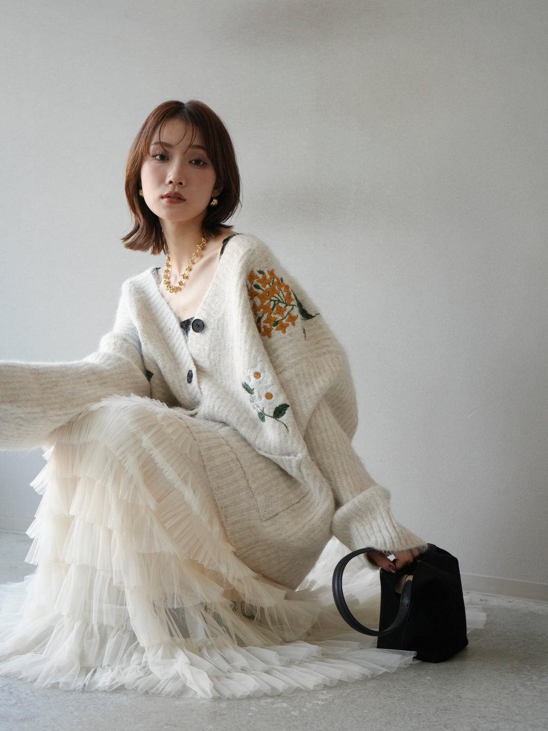 [SET] 花朵刺繡V領寬鬆針織開襟衫 + 薄紗層疊裙 (2套)