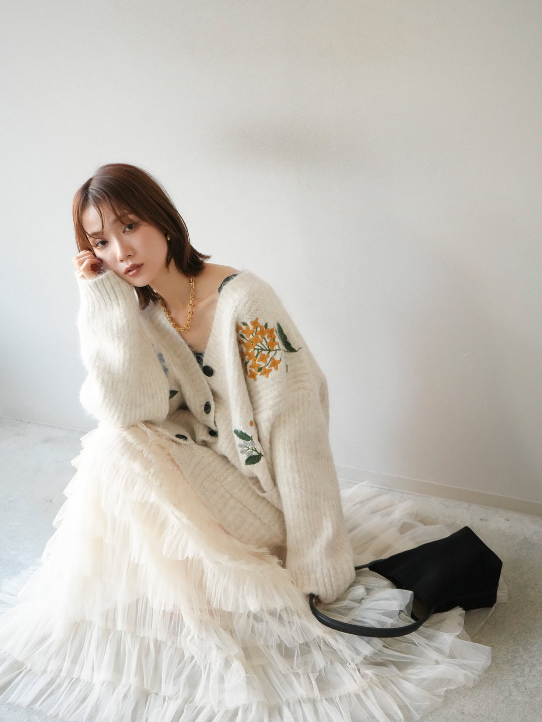 [SET] 花朵刺繡V領寬鬆針織開襟衫 + 薄紗層疊裙 (2套)