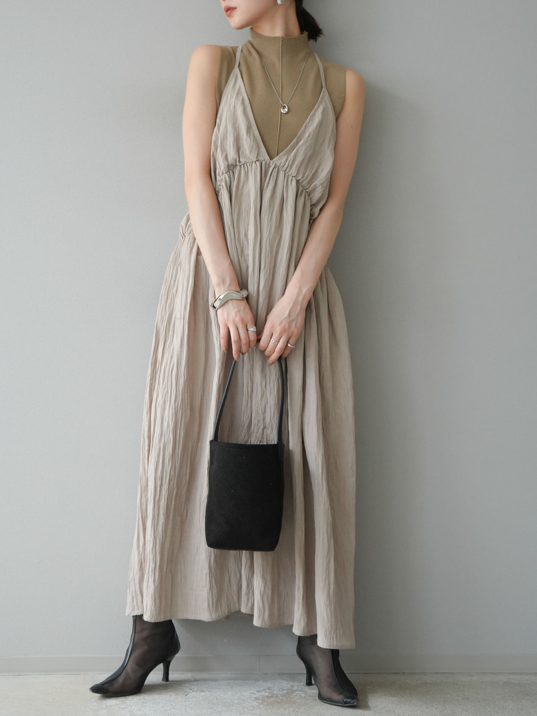 [予約]シボ加工シャイニーキャミワンピース/ベージュ