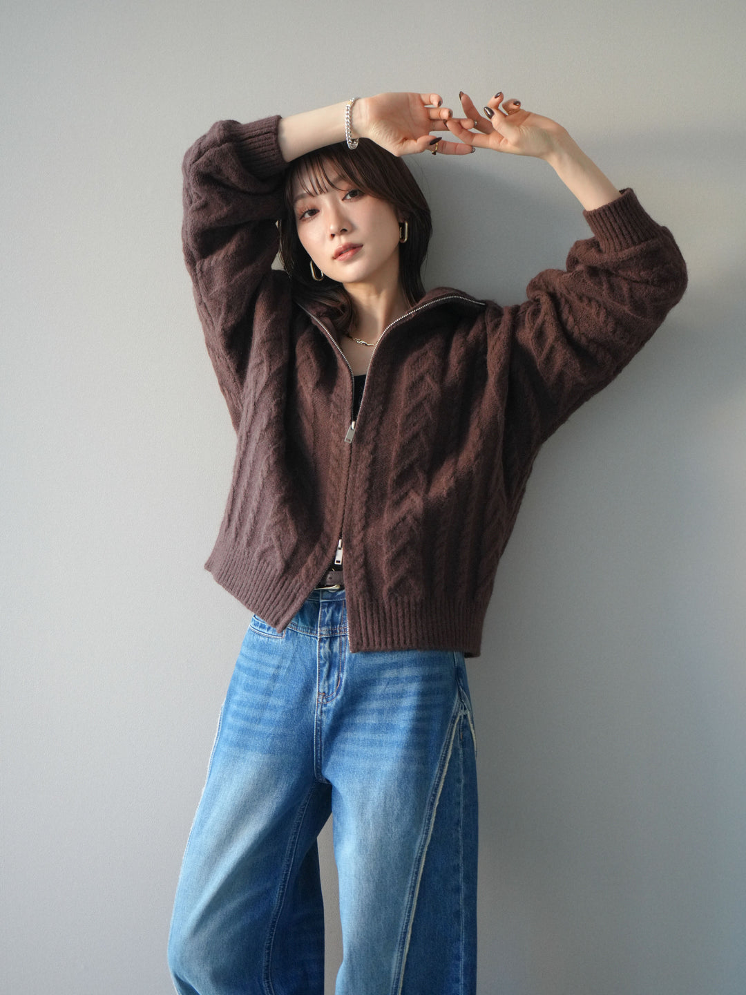 [予約]ケーブル編みハイネックZIPニットカーディガン/brown