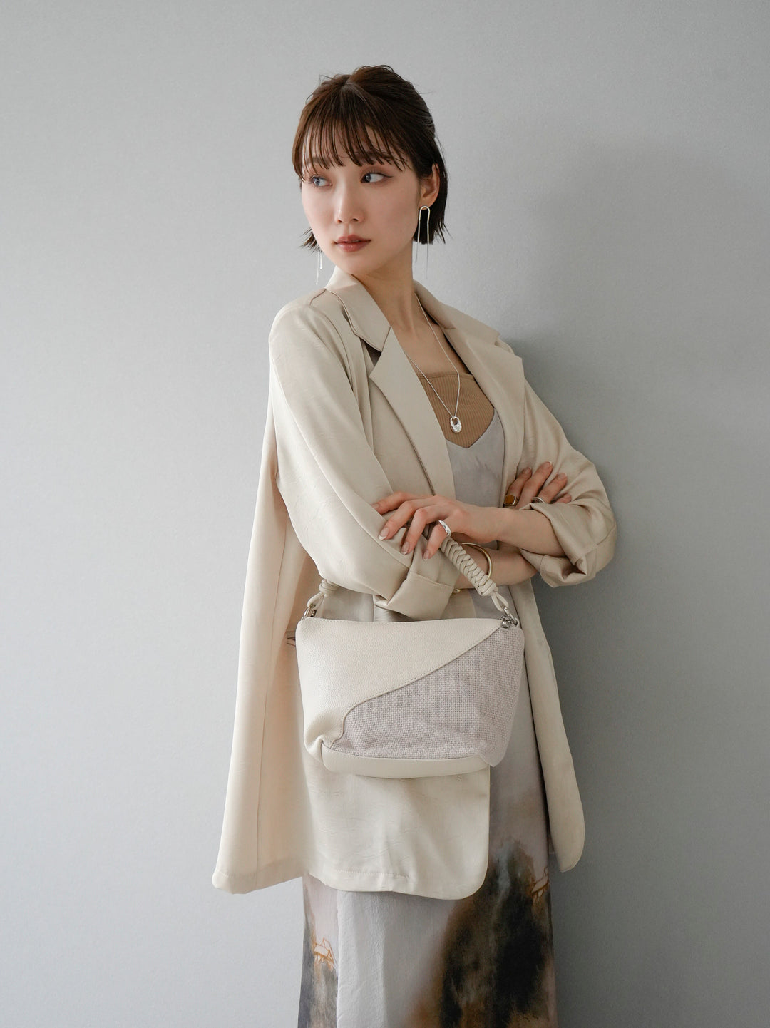 [Pre-order] Bicolor mixed material one-handle bag/ivory
