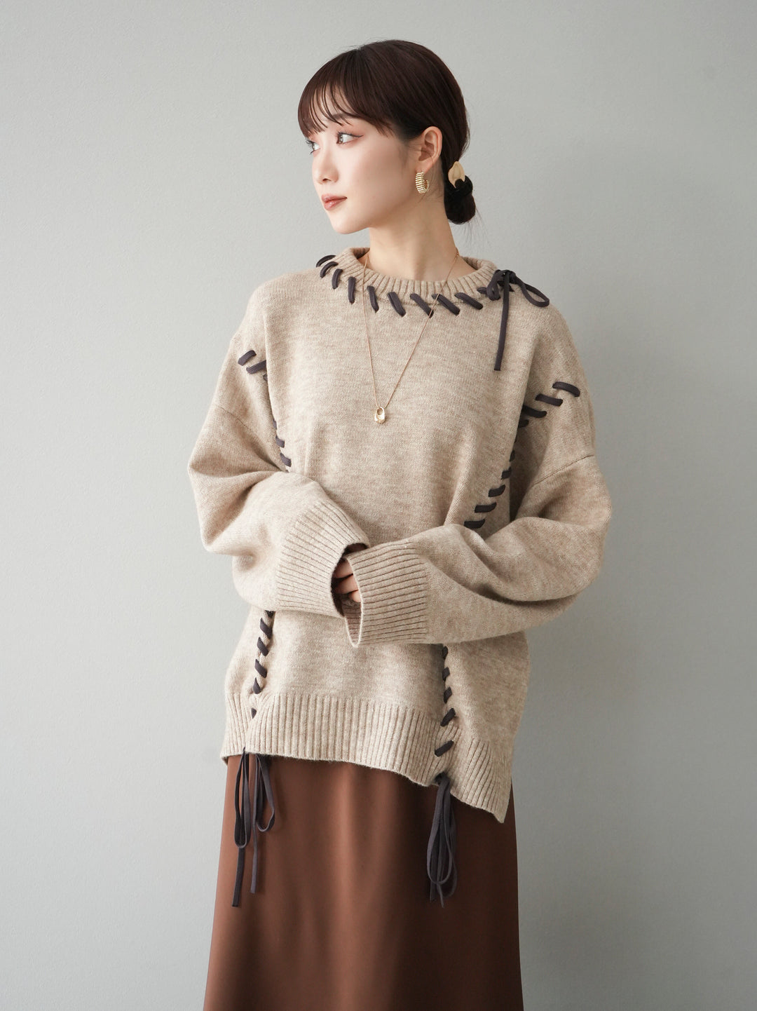 [Pre-order] Hand-stitched color-coordinated over-knit pullover/beige