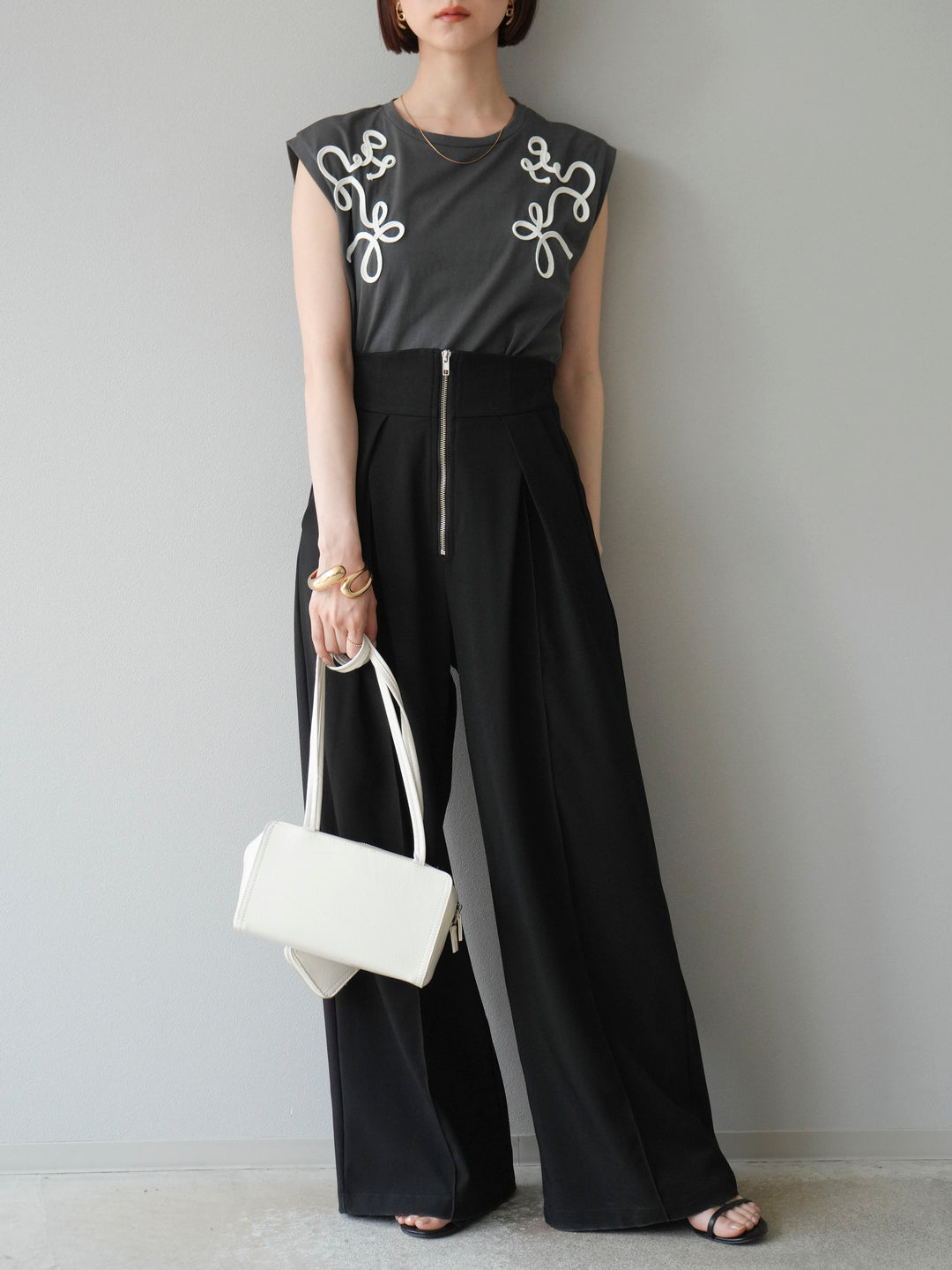 [SET]コード刺繍フレンチスリーブTシャツ+選べるアクセセット(2set)