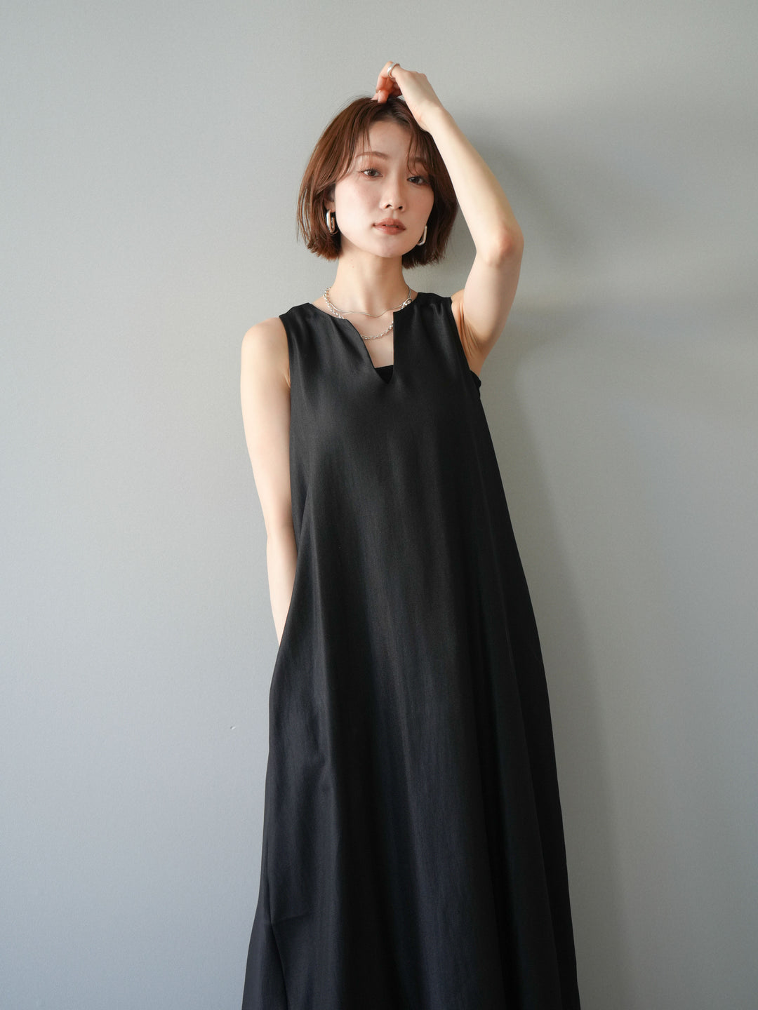 [予約]スキッパーフレアノースリーブワンピース/black