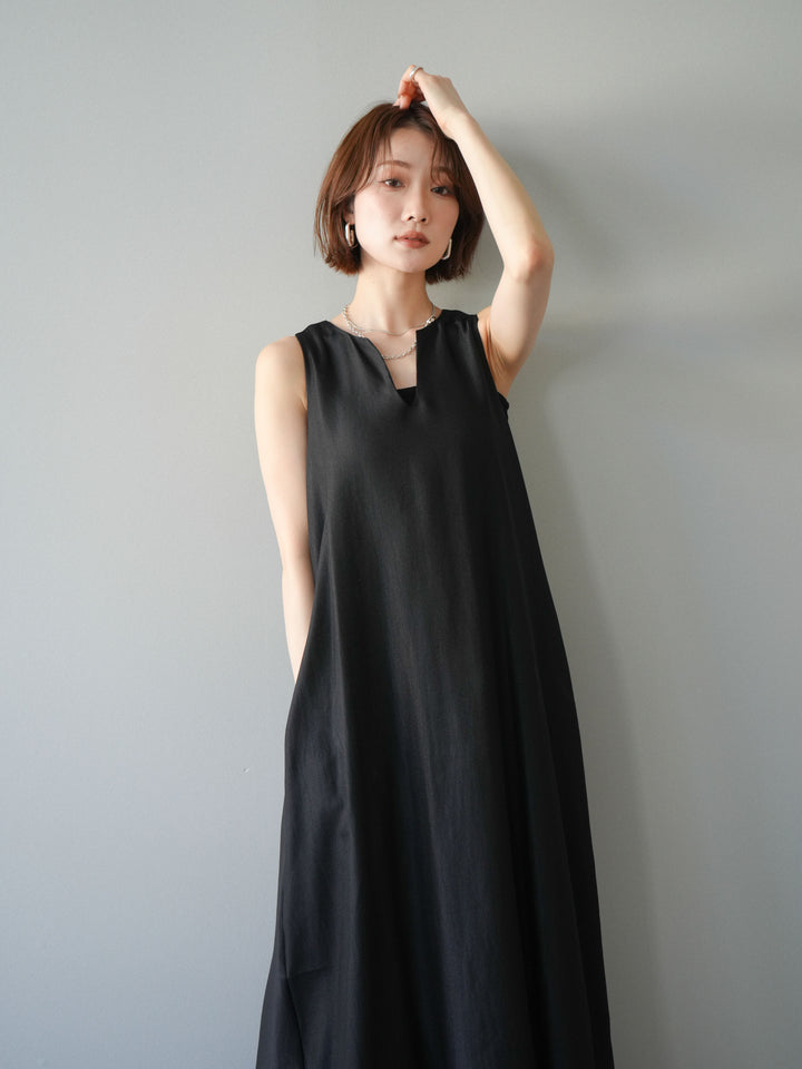 [予約]スキッパーフレアノースリーブワンピース/black