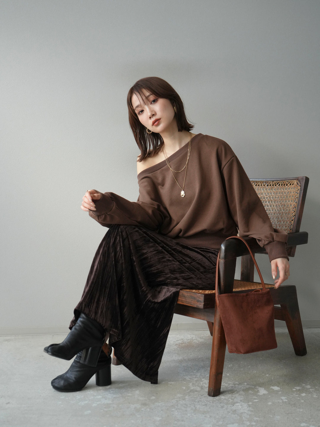 [予約]オフショルスウェットプルオーバー/ブラウン