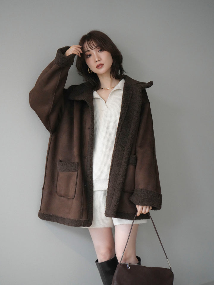 [予約]スタンドネックフェイクムートンミディアムコート/brown