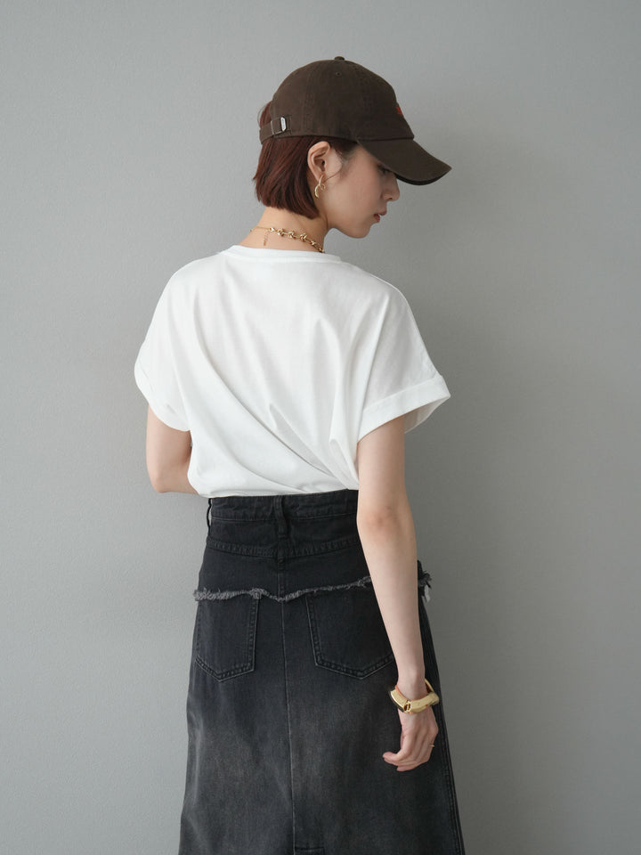 [予約]ドライタッチコットンバックラウンドヘムロゴTシャツ/オフ×レッド