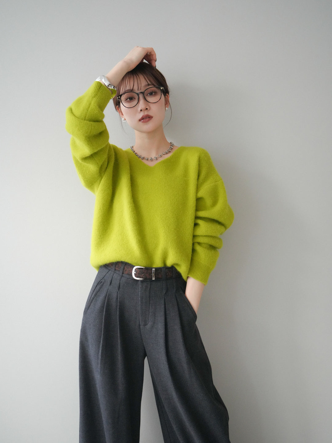 [SET]シュシュ付きアンゴラタッチVネックニットプルオーバー+選べるアクセセット(2set)