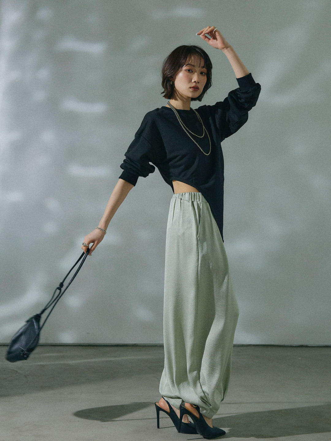 【Allure】[SET]スウェットボディスーツ+ワッシャーサテンタックジョガーパンツ(2set)