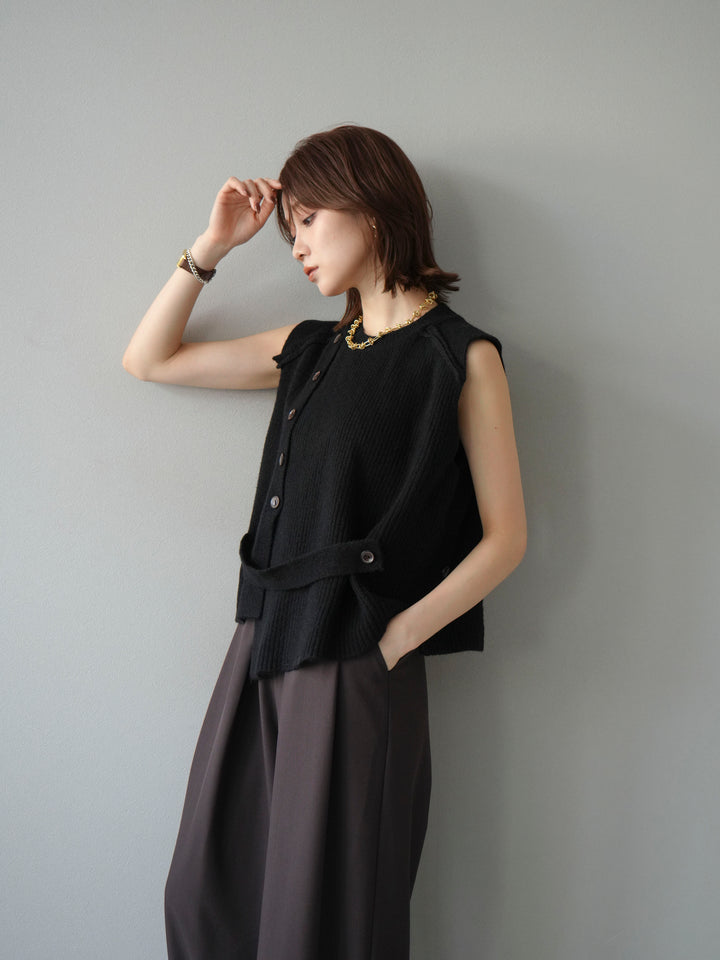 [予約]レイヤードボタンニットベスト/ブラック
