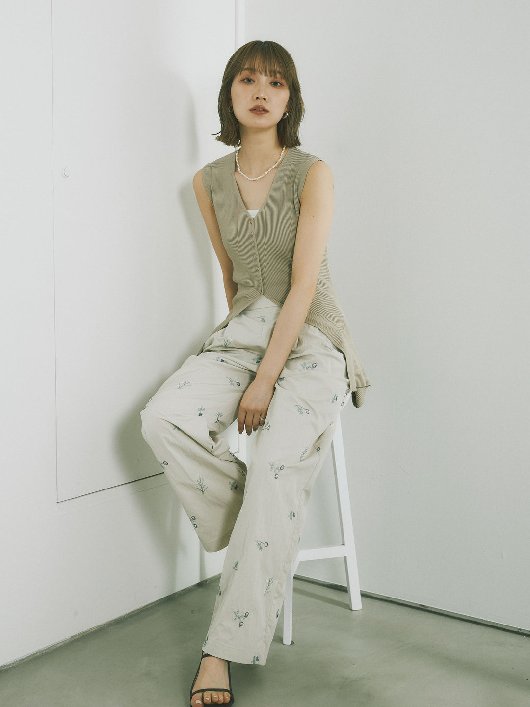 [予約]フロントスリットリブシェイプニットトップス/ベージュ