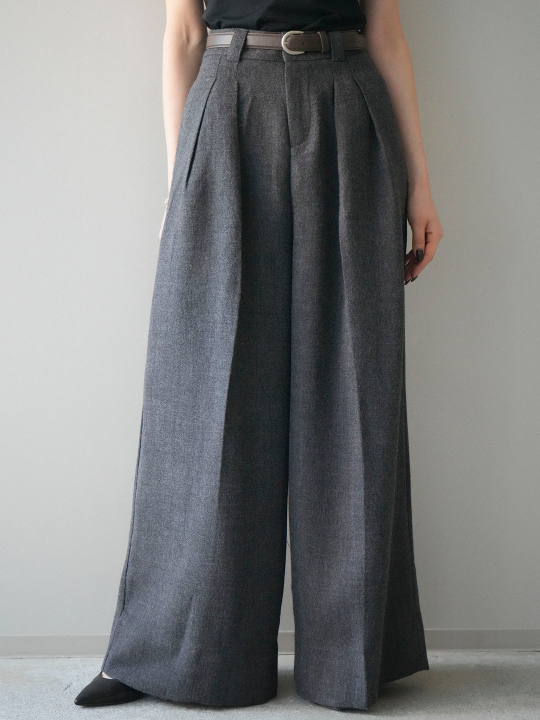 [予約]ウールタッチベルト付ワイドパンツ/charcoal