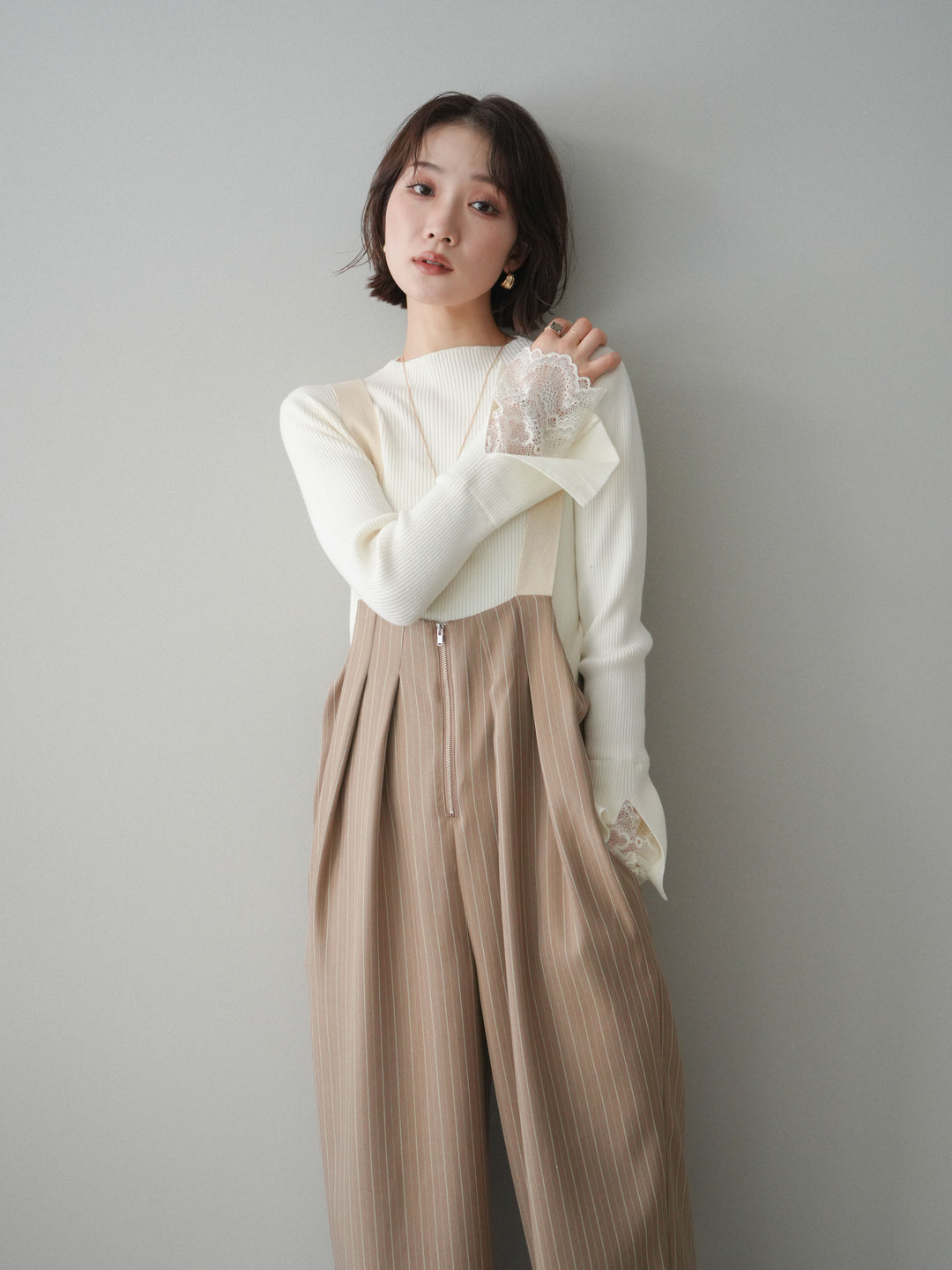 [SET]袖スカラップレースオフネックニットトップス+グログランテープストライプサロペット(2set)