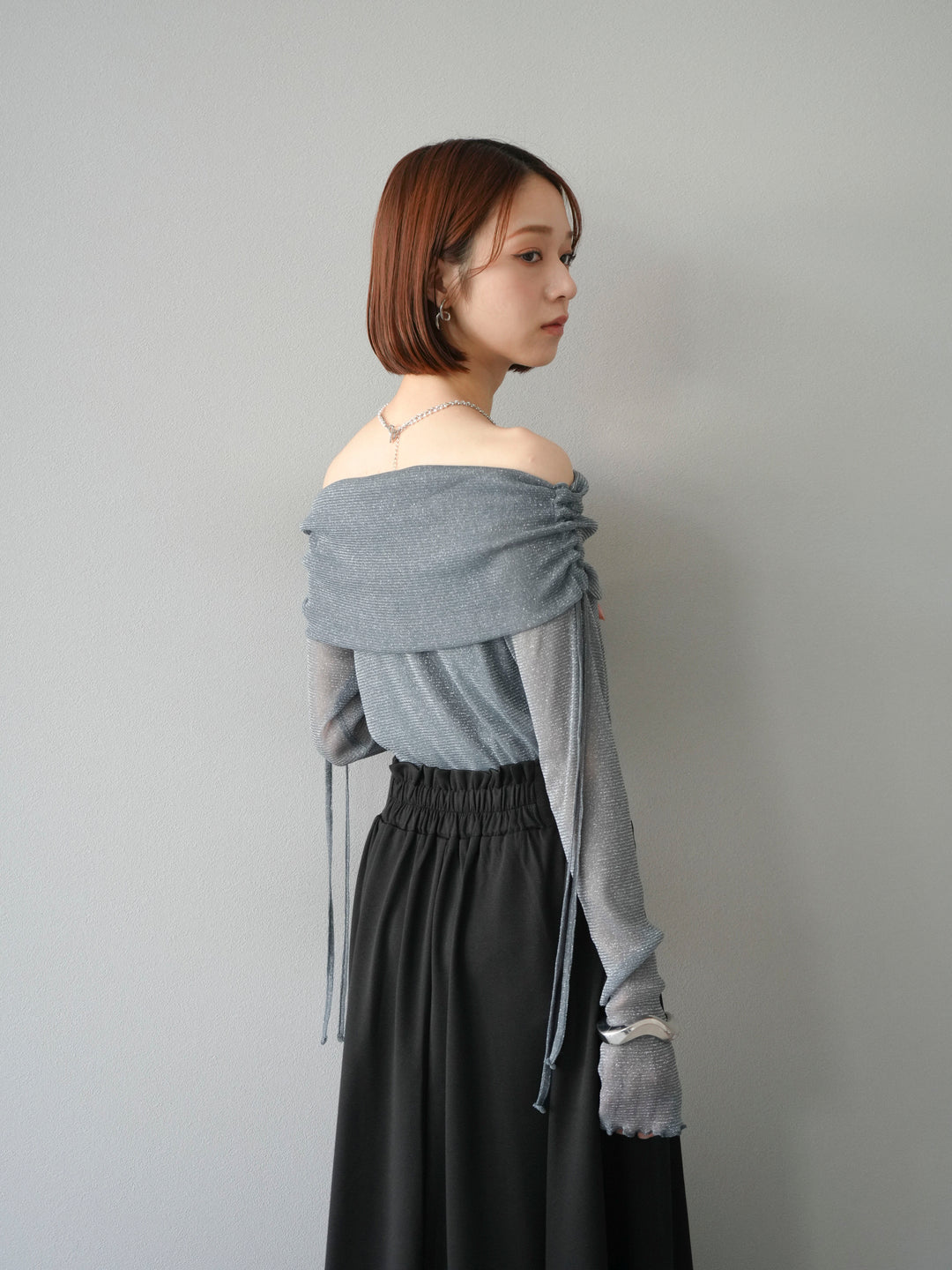 [予約]ラメシアーウィンガーホールオフショルトップス/チャコール