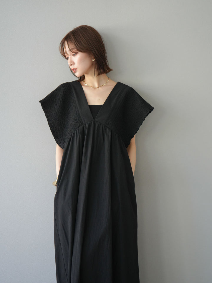 [予約]シャーリングVネックワンピース/ブラック