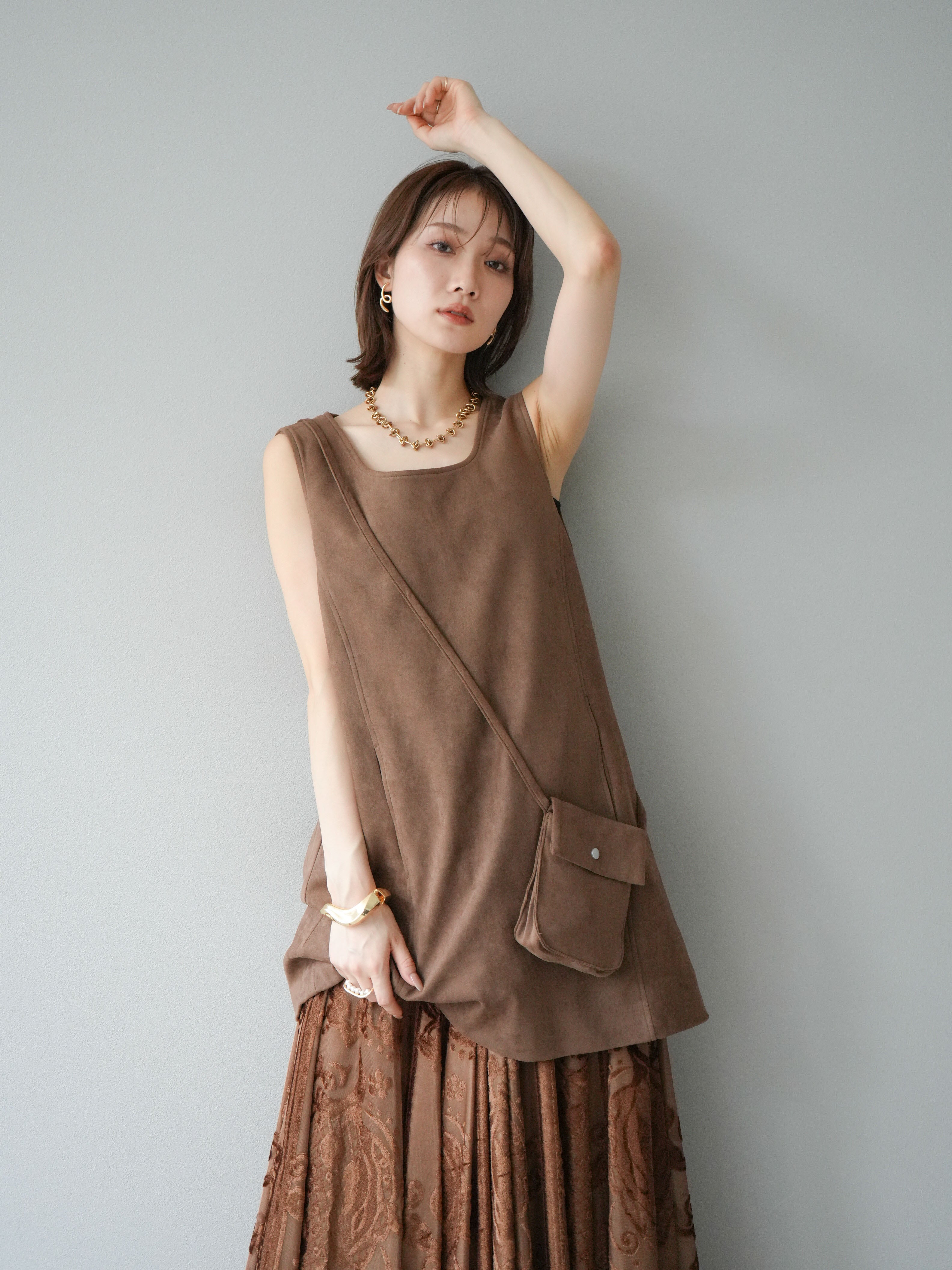 予約]ショルダーポーチ付スウェードミニワンピース/ブラウン – Lumier