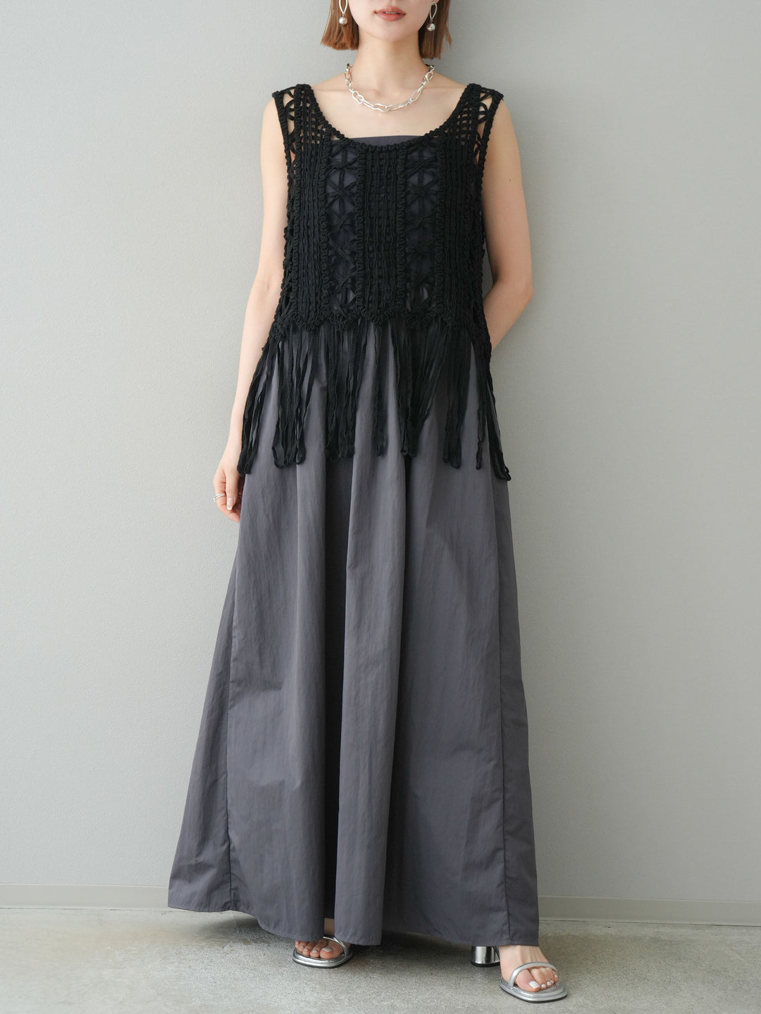 [予約]クロシェフリンジノースリーブトップス/ブラック