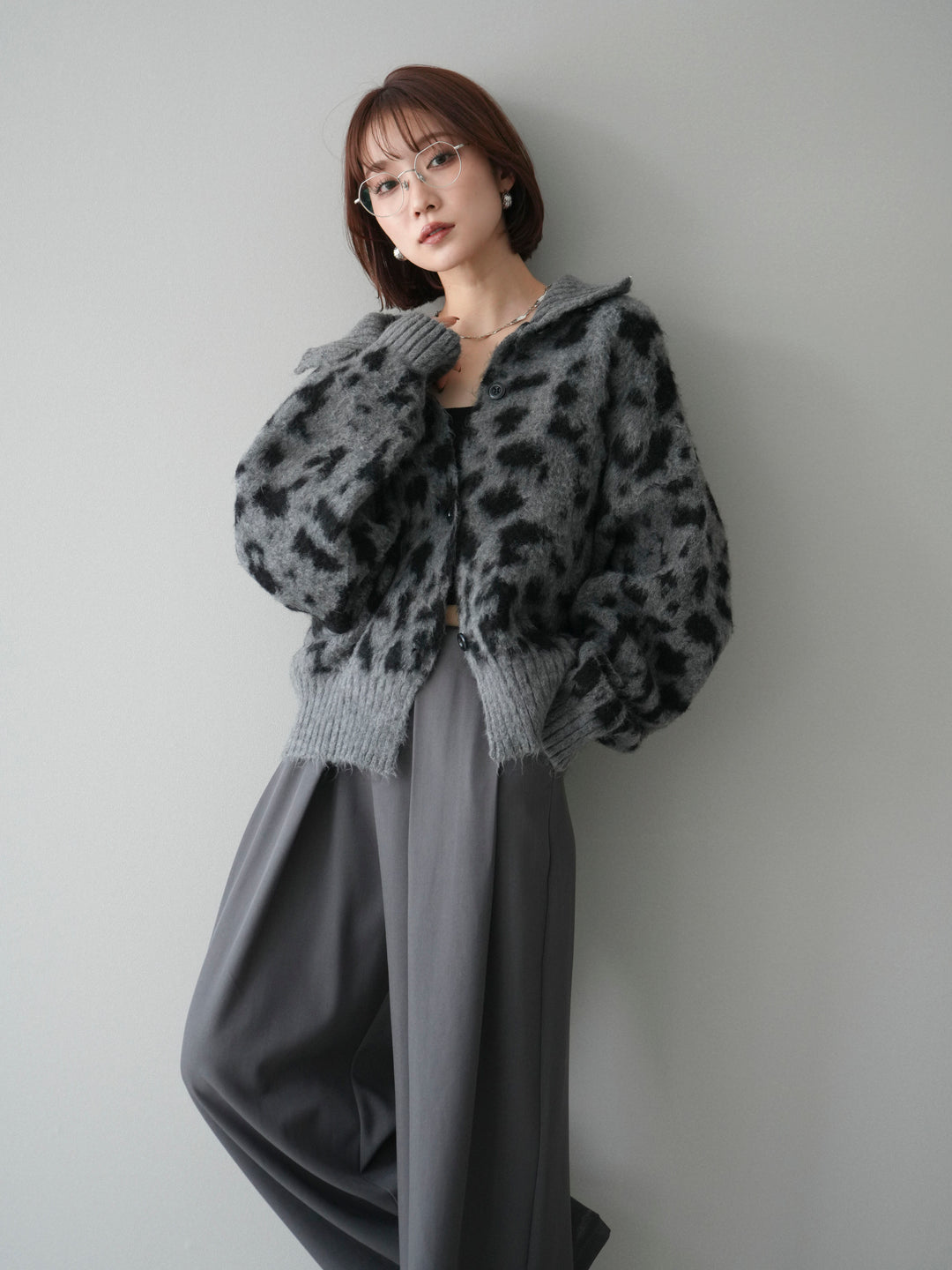 [予約]スタンドネックレオパード柄ニットカーディガン/gray