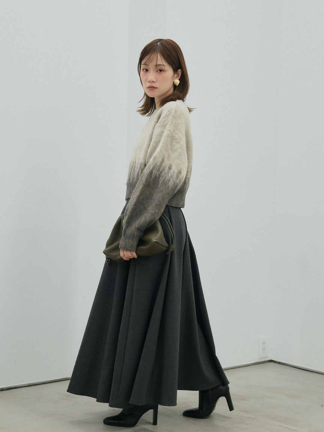 【Allure】[SET]グラデージョンクロップドシャギーニットプルオーバー+ウールタッチフレアスカート(2set)