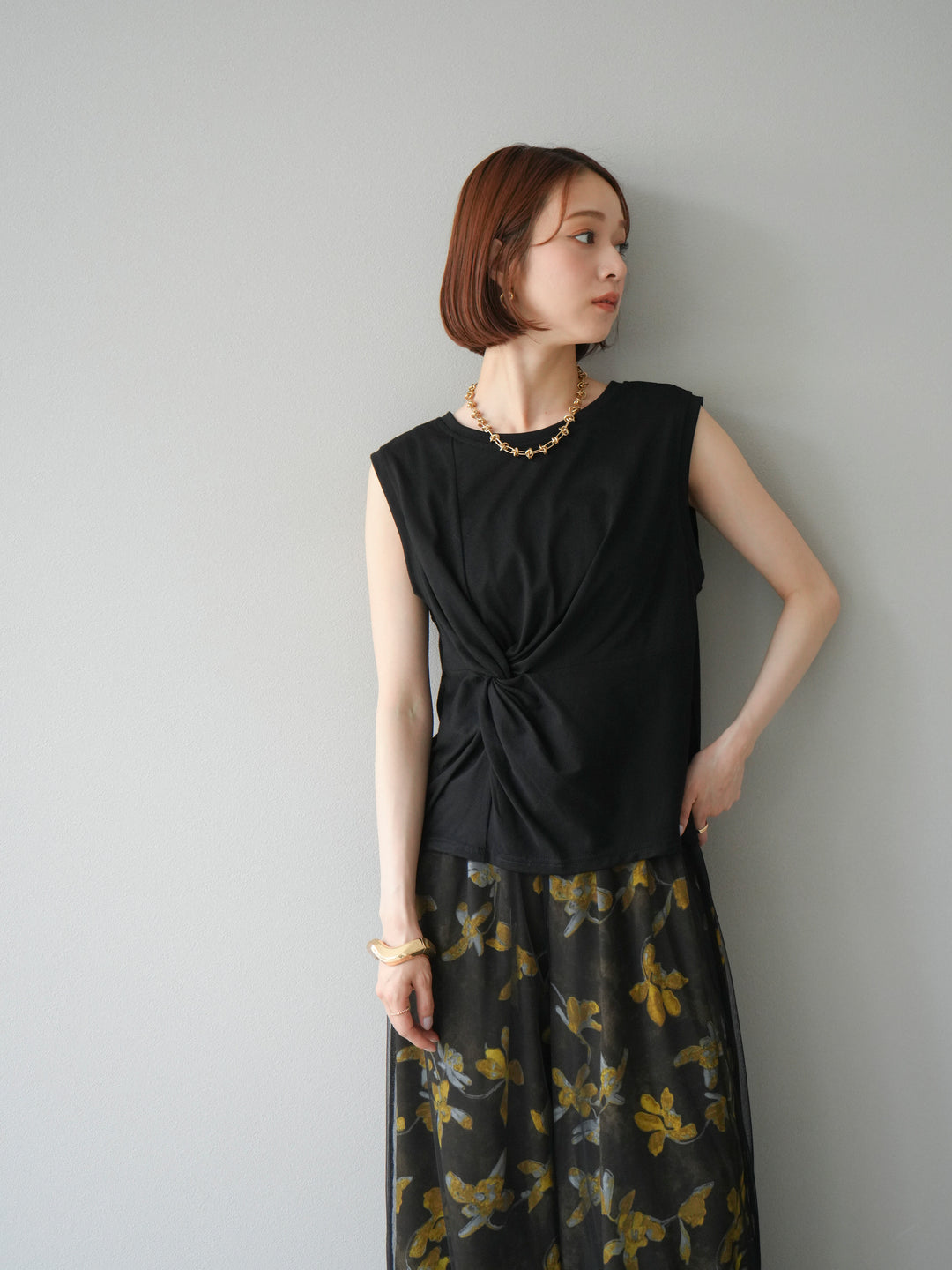 [予約]フロントツイストノースリーカットソー/ブラック