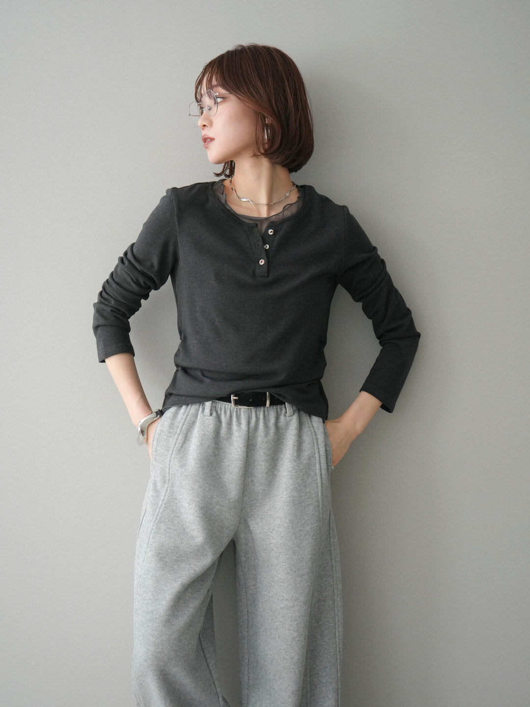 [予約]チュールレイヤードヘンリーネックカットソー/charcoal