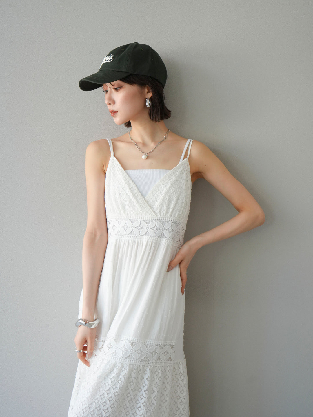 [SET] 蕾絲花邊吊帶裙+網紗羅紋罩杯吊帶背心（2件組）