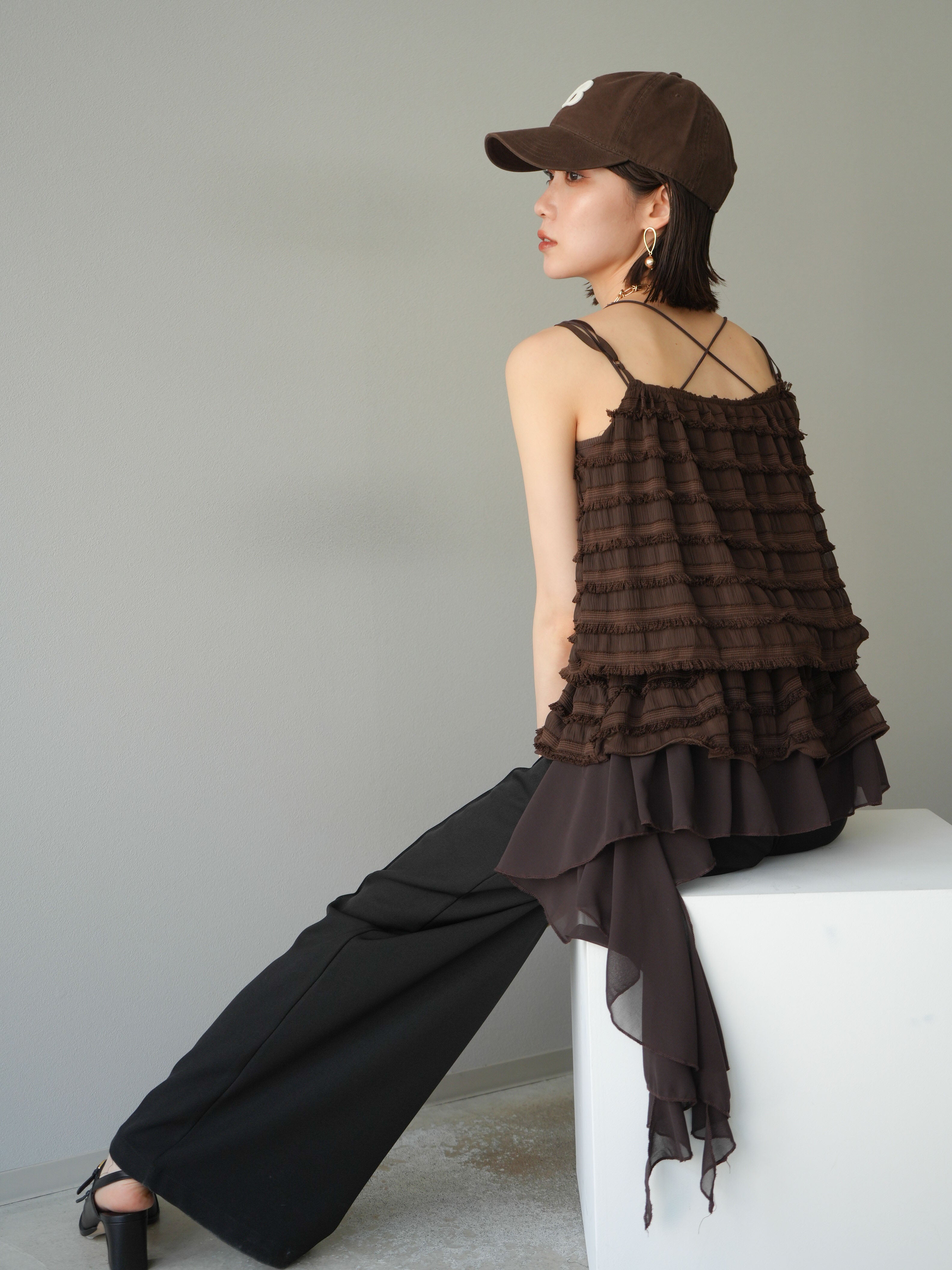 予約]裾ラッフルフリンジキャミブラウス/ブラウン – Lumier