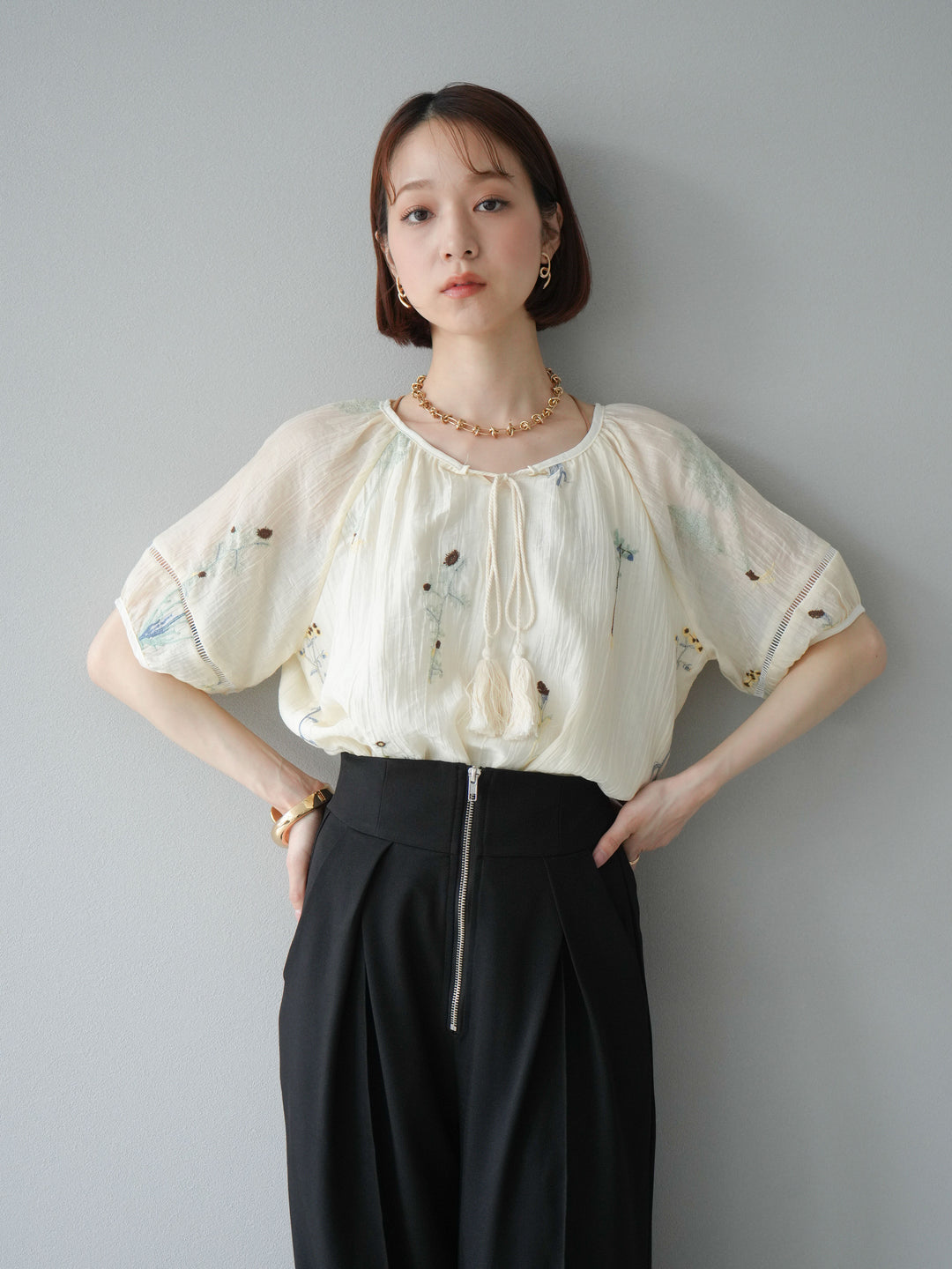 【預購】花朵刺繡半身襯衫/象牙白