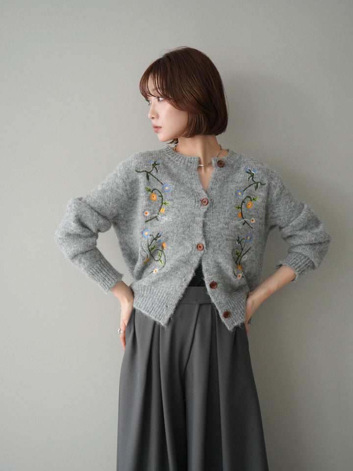 【預購】花朵刺繡針織開襟衫 / 灰色