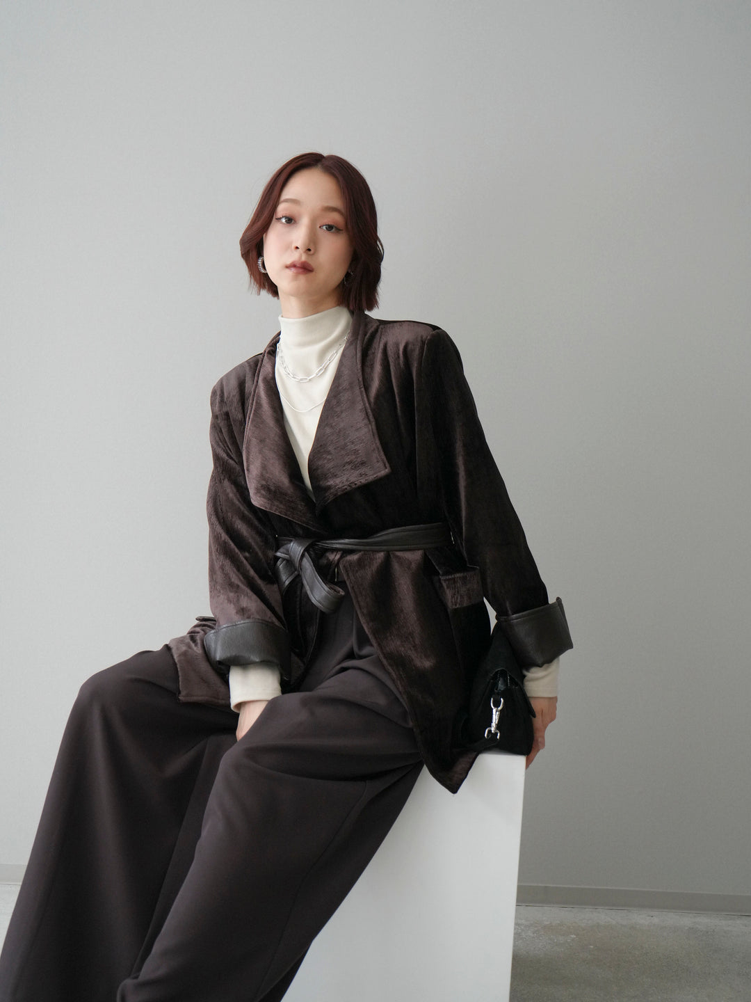 【套裝】絲絨禮服外套+小領墊肩磨毛上衣+腰帶環設計闊腿褲（三件套）