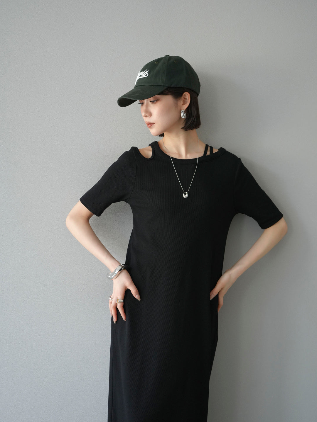 [予約]デザインネックカットリブワンピース/ブラック