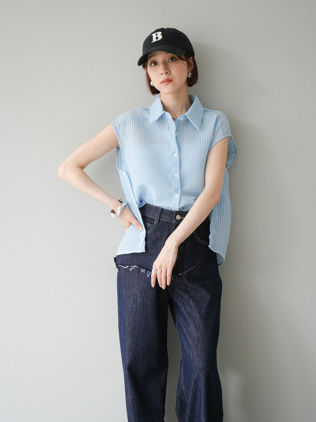 [SET] 透視格紋無袖襯衫 + 臀部設計牛仔褲（2 套）