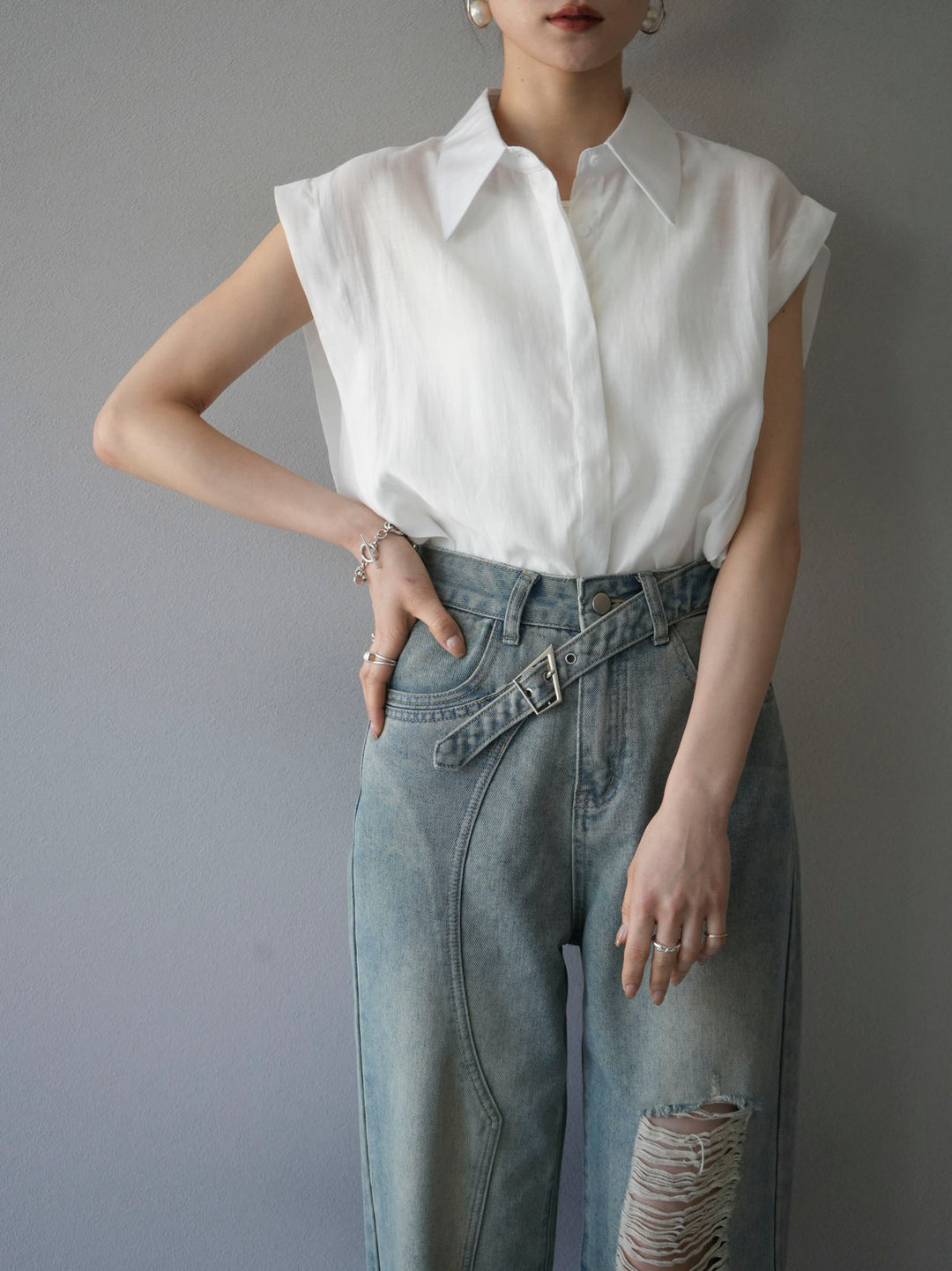 [Pre-order] Tuck shoulder sheer sleeveless shirt/white