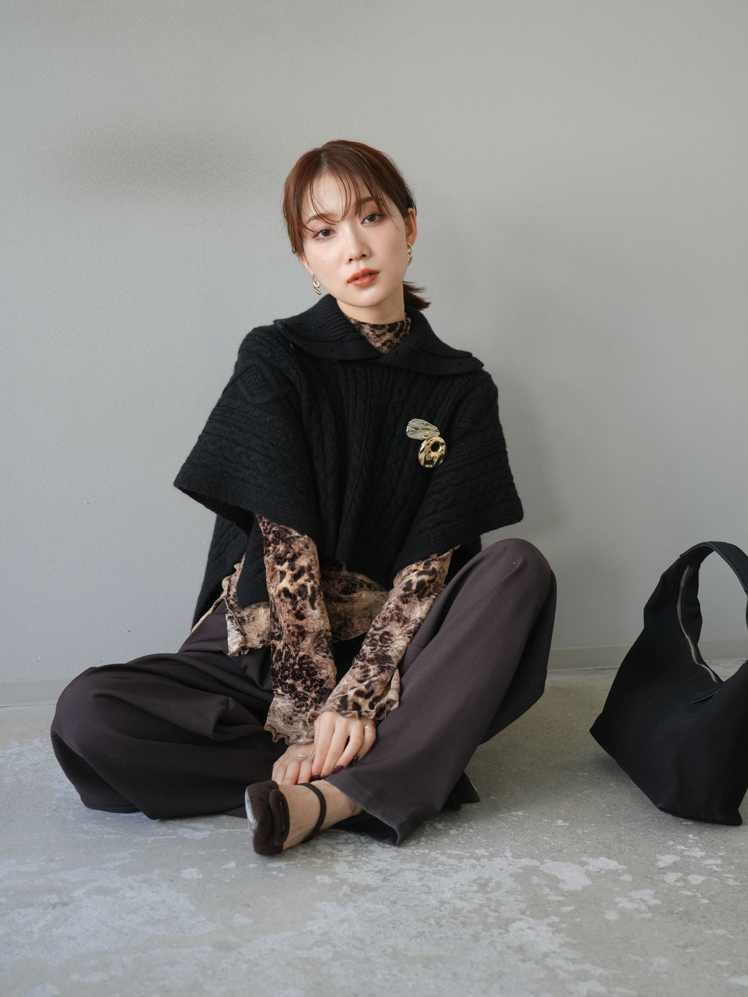 [予約]ケーブル編みニットケープ/ブラック