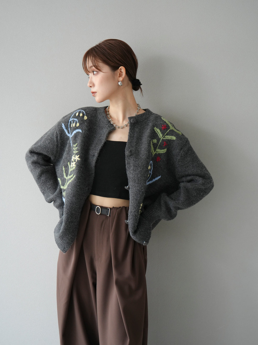 【預購】花朵刺繡針織開襟衫/炭灰色