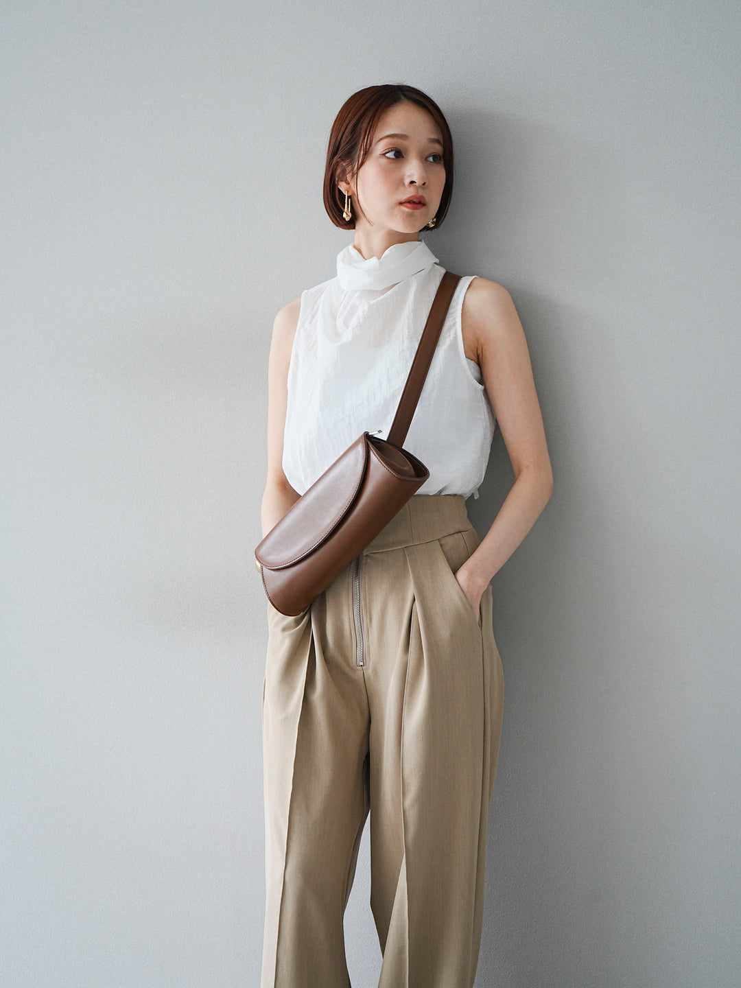 [SET] 後繫帶無袖上衣 + 拉鍊褶襉寬褲 (2 套)