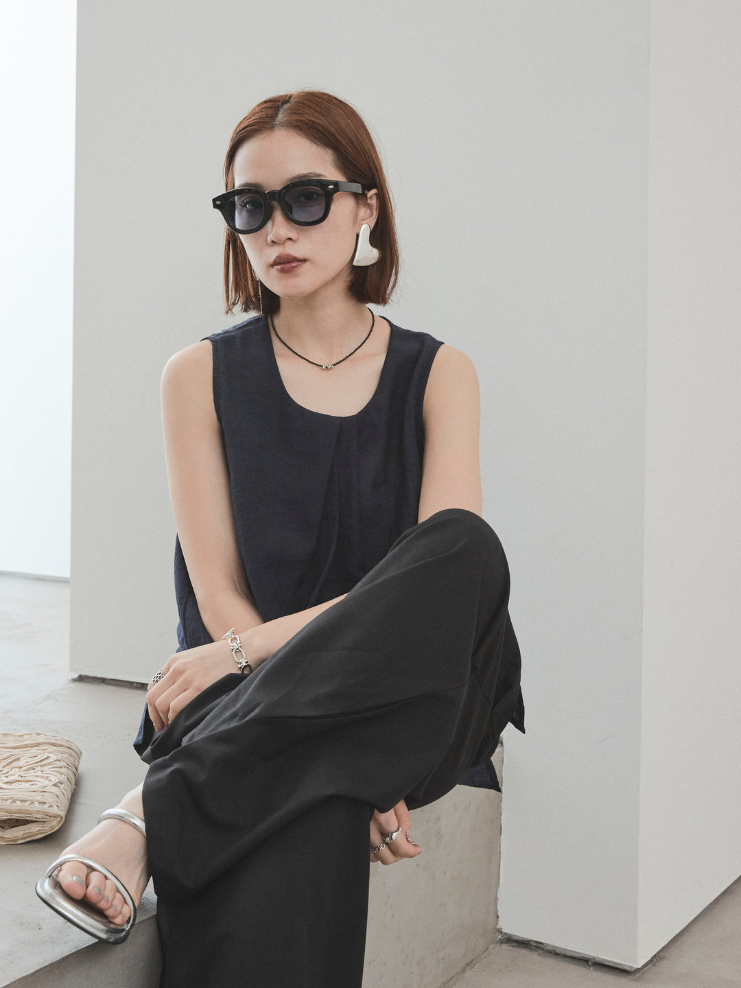 [SET] 透視褶皺不對稱上衣 + 設計環側褶褲 (2 件組)