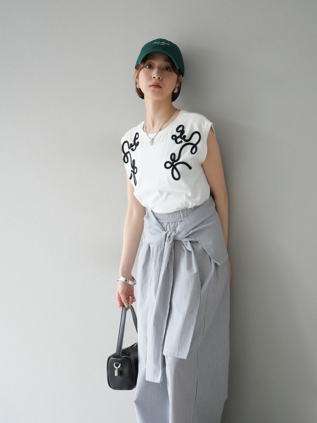 [SET]コード刺繍フレンチスリーブTシャツ+ウエスト巻きストライプイージーパンツ(2set)