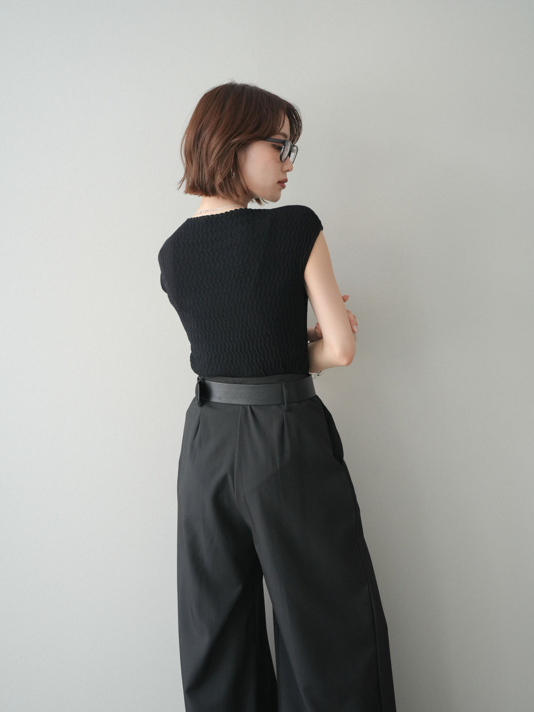 [予約]サイドシャーリングボトルネックノースリーブニットプルオーバー/black