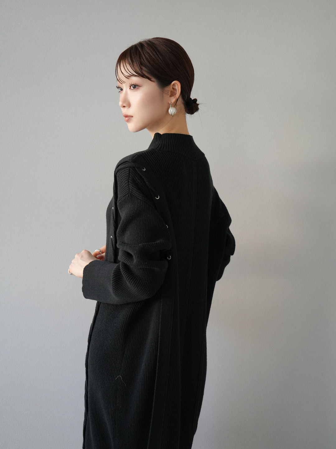 [SET] 不對稱繫帶高領針織連身裙 + 可選飾品套裝 (2套)