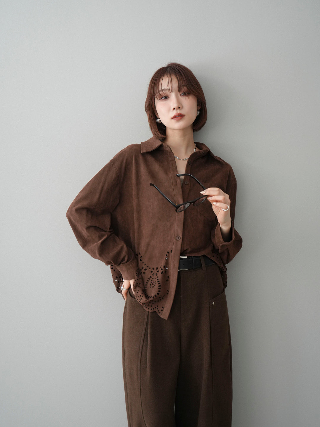 [予約]裾スカラップスエードシャツ/brown