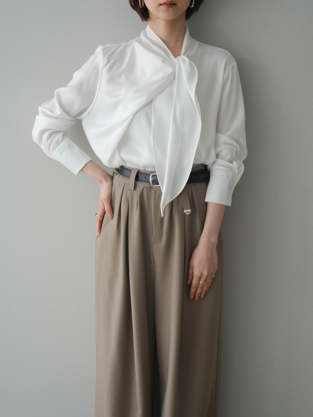 [SET]楊柳シャイニータイブラウス+ベルト付キーホルダーモチーフワイドパンツ(2set)