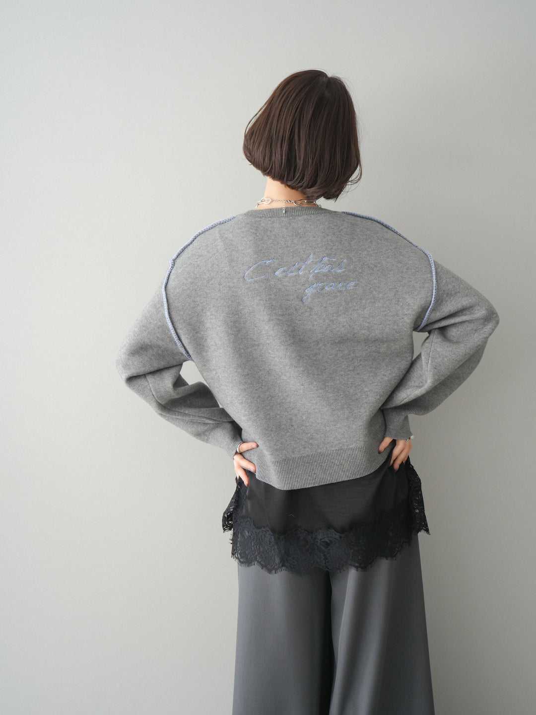 [予約]バックロゴ刺繍配色ステッチニットプルオーバー/gray