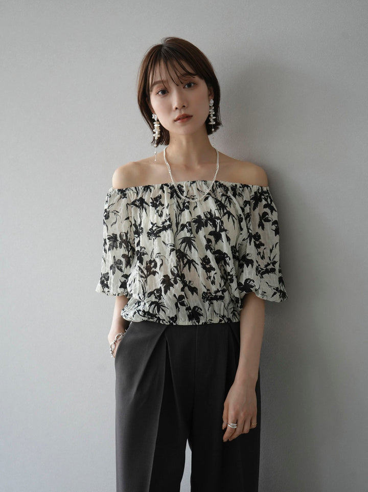 [Pre-order] Washer Flower Pattern Off-Shoulder Blouse/Off White