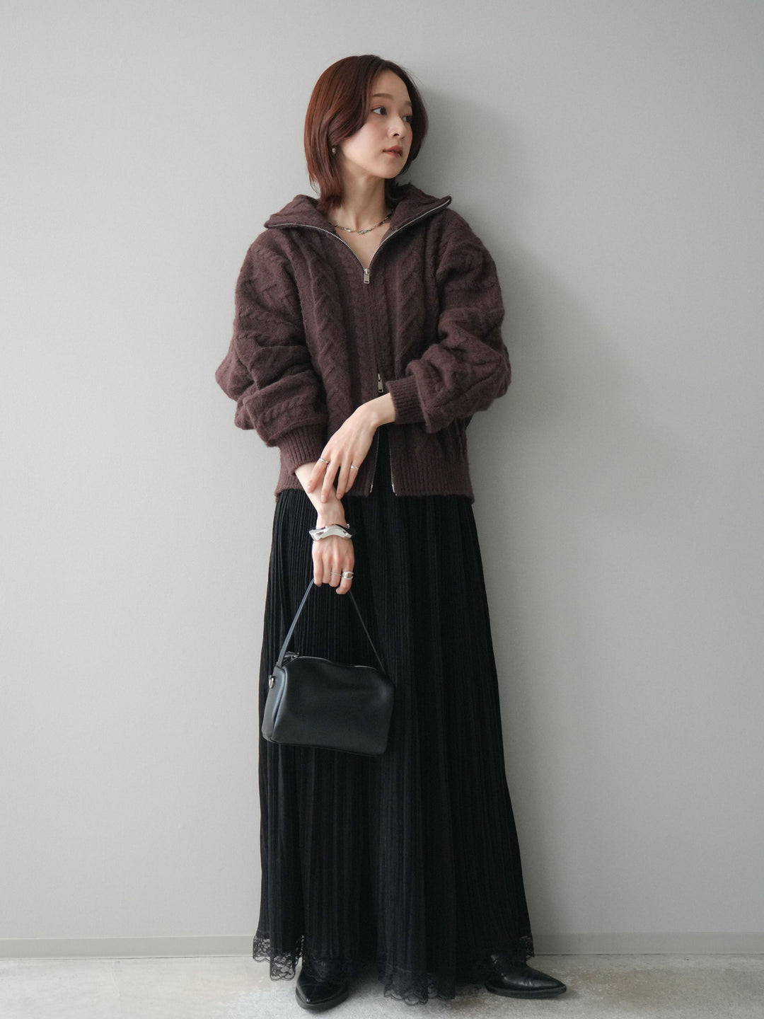 [SET]ケーブル編みハイネックZIPニットカーディガン+裾レーススウェードプリーツマキシスカート(2set)