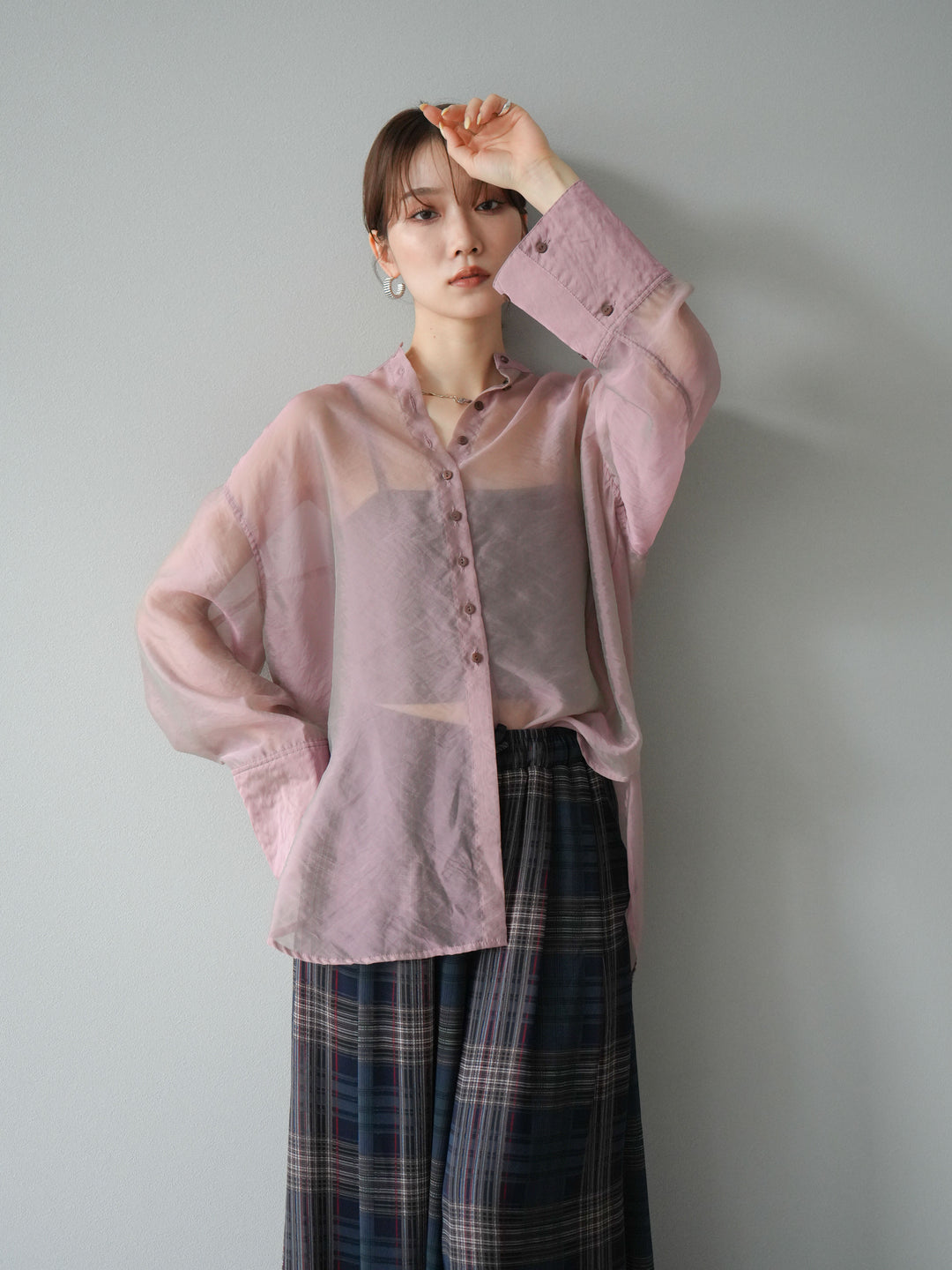 [SET] 亮面透視立領襯衫 + 透視格紋寬鬆褲 (2 件套)