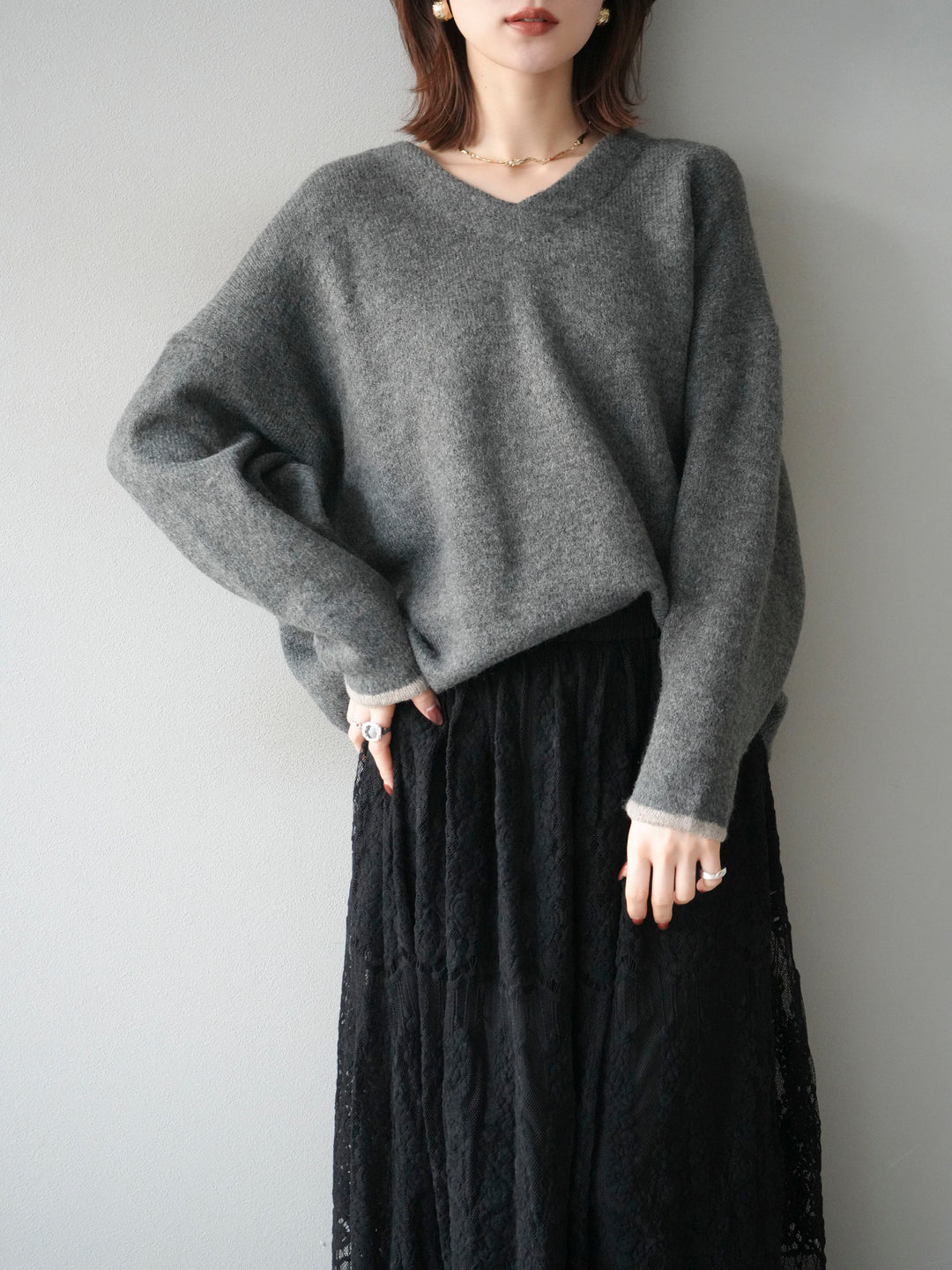 [SET]Vネック配色スリーブニットプルオーバー+選べるアクセセット(2set)